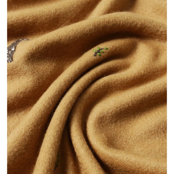 Edelweiss embroidered playing cat cashmere scarf - Picture 6 of 12